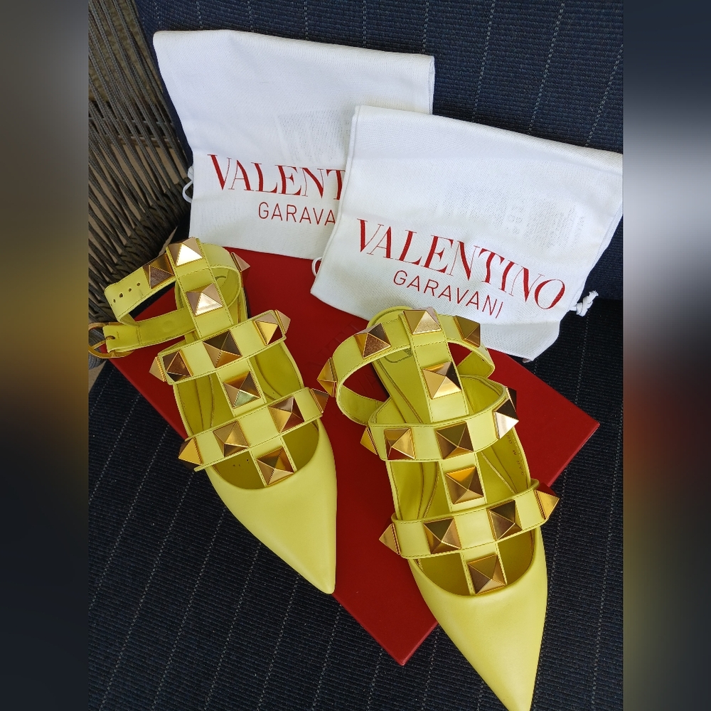 Nwb-Valentino Garavani Pointed Toe Yellow Large Roman Studs Anklestrap Leather